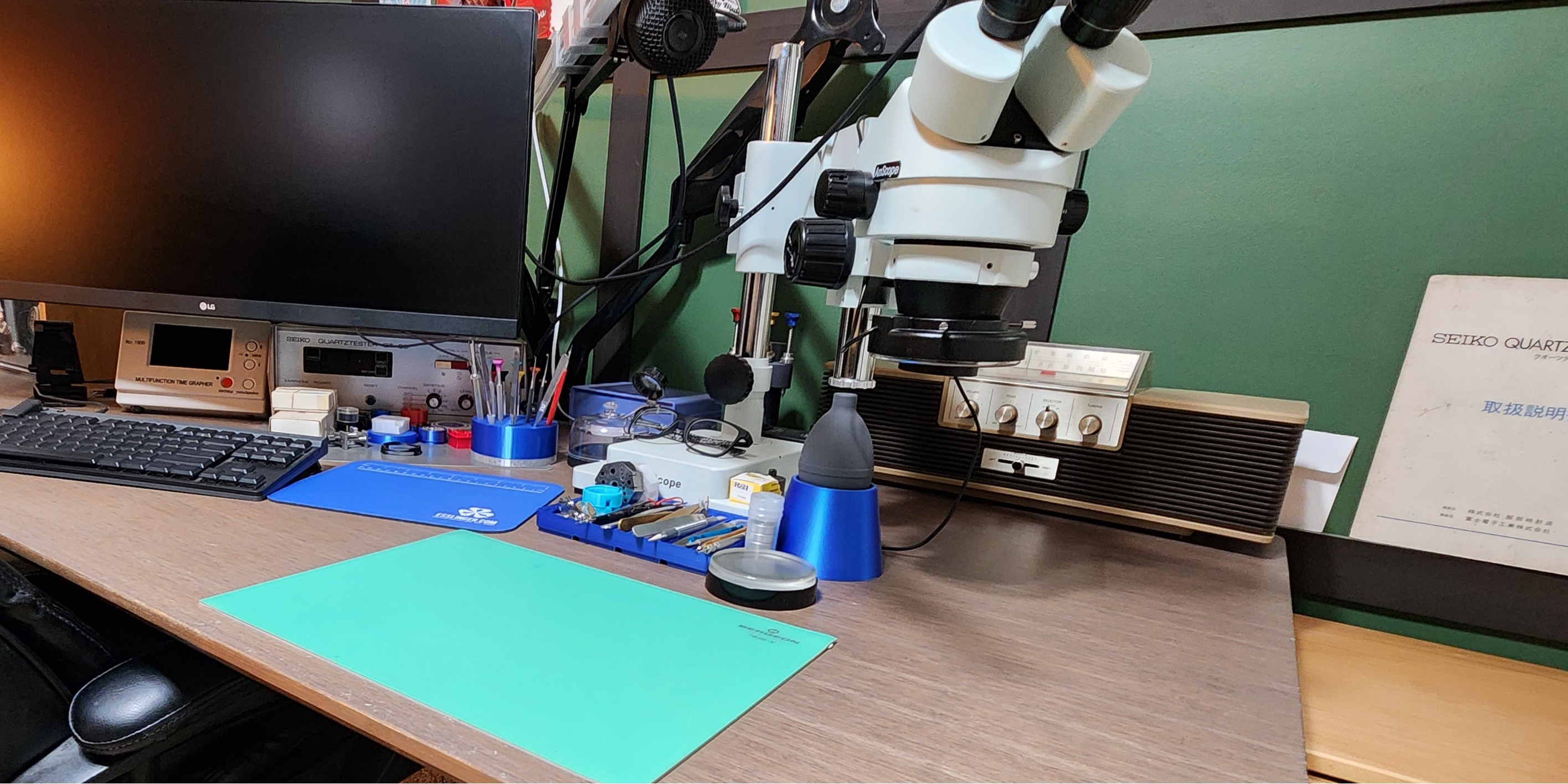 Movement workbench used for inspection and regulation