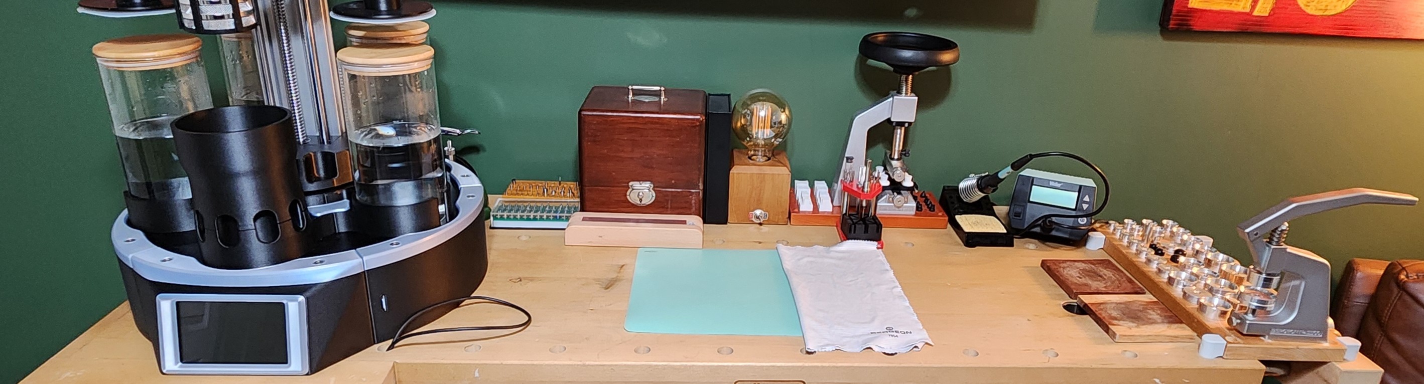 Case bench used for cleaning, soldering, and support operations